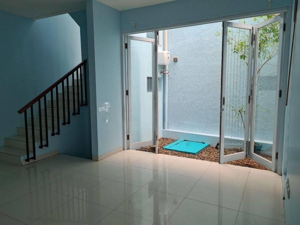 Rumah sewa 2 lt dalam cluster di Tebet Barat