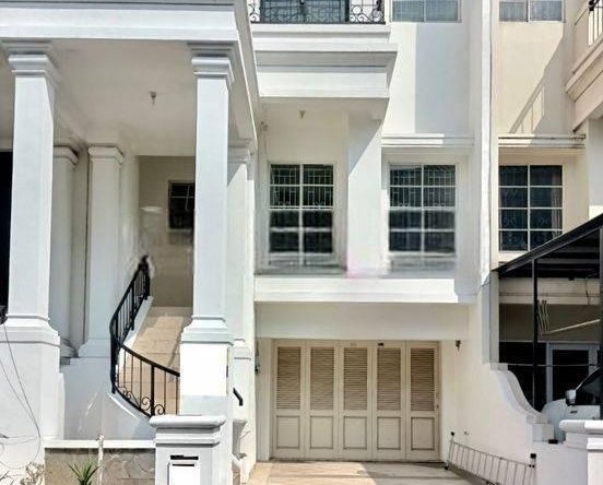 Disewakan Rumah Modern 3KT Di Gading Grande Semi Furnished 10 Disewakan Rumah Modern 3KT Di Gading Grande Semi Furnished Disewakan Rumah Modern 3KT Di Gading Grande Semi Furnished