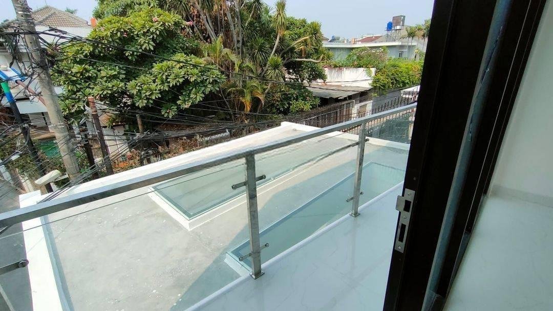 Rumah Sunrise Garden di Jalan surya mutiara 2 Lantai SHM Baru