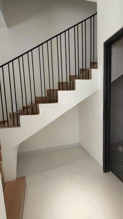 Rumah Sunrise Garden di Jalan surya mutiara 2 Lantai SHM Baru