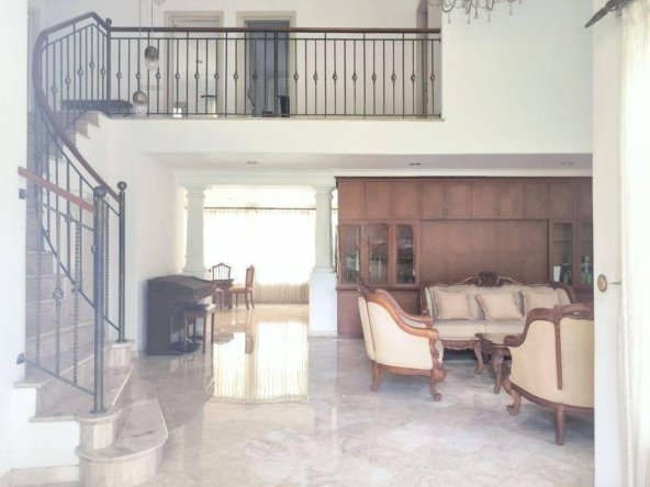 Rumah mewah besar rapi cantik terawat taman golf lippo karawaci