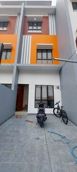 Rumah Tanjung Duren 3 Lantai SHM Timur Jalan 2 Mobil