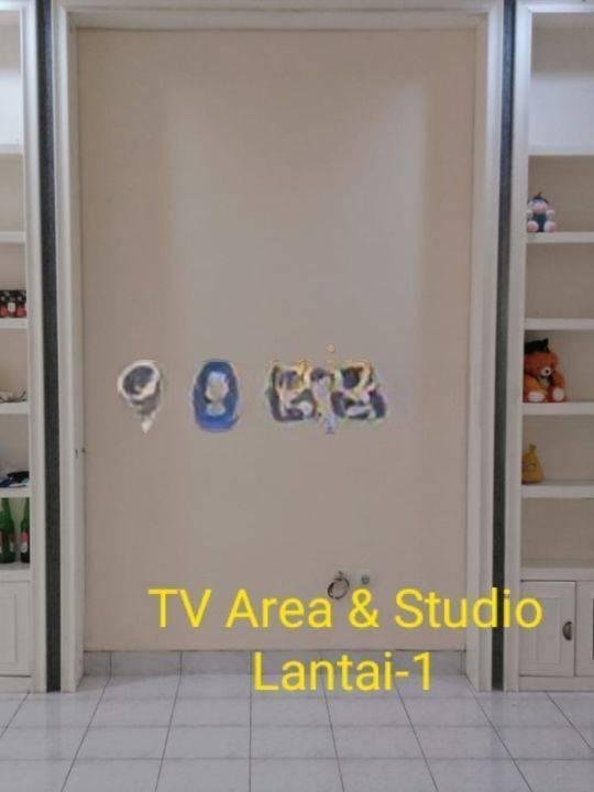 Rumah Modern 2 Setengah Lantai Disewakan di Legenda Wisata