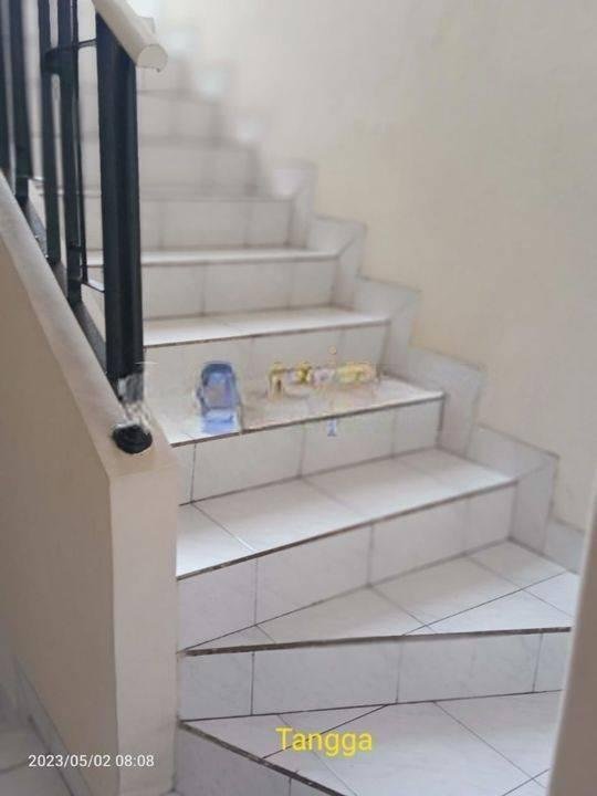 Rumah Modern 2 Setengah Lantai Disewakan di Legenda Wisata