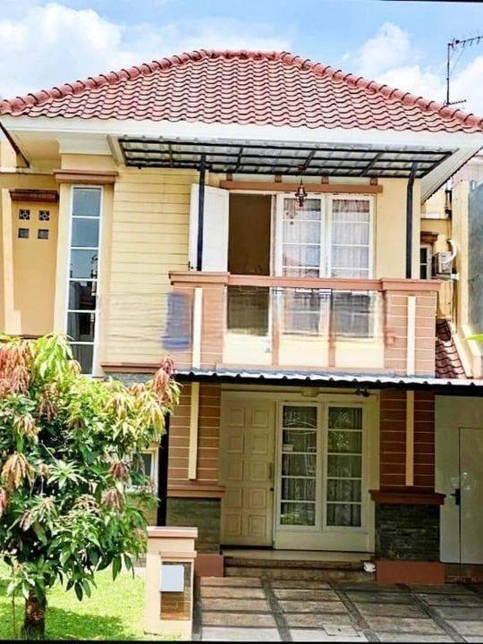 Rumah Modern 2 Setengah Lantai Disewakan di Legenda Wisata