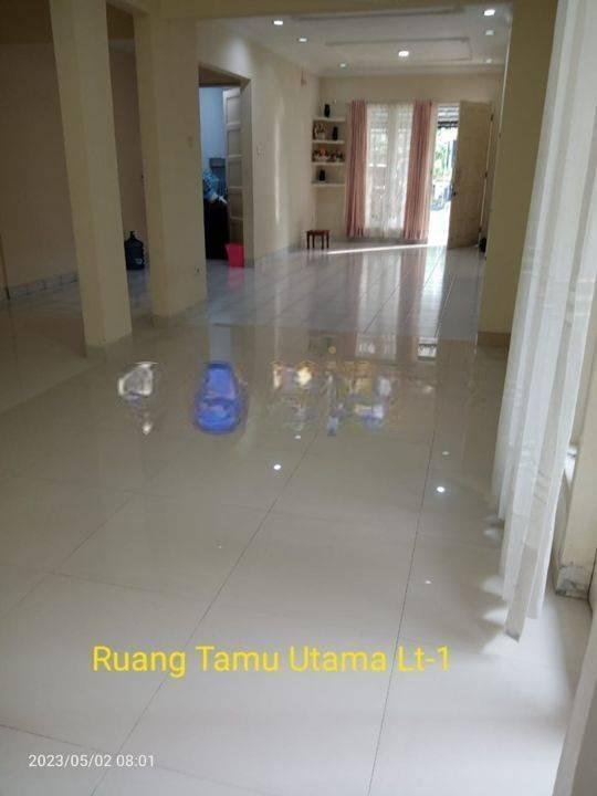 Rumah Modern 2 Setengah Lantai Disewakan di Legenda Wisata