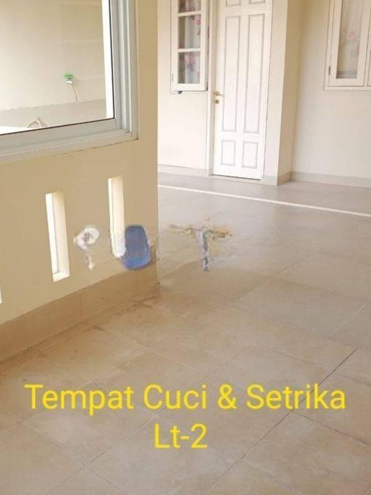 Rumah Modern 2 Setengah Lantai Disewakan di Legenda Wisata