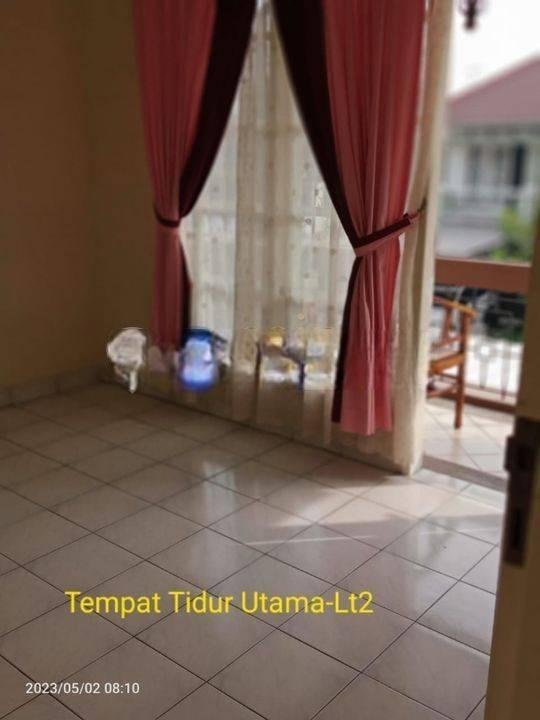 Rumah Modern 2 Setengah Lantai Disewakan di Legenda Wisata