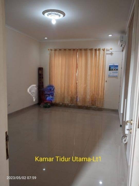 Rumah Modern 2 Setengah Lantai Disewakan di Legenda Wisata