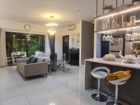 Rumah di Wisteria Full Interior Attic Room Tinggal Bawa Koper Piano diberikan