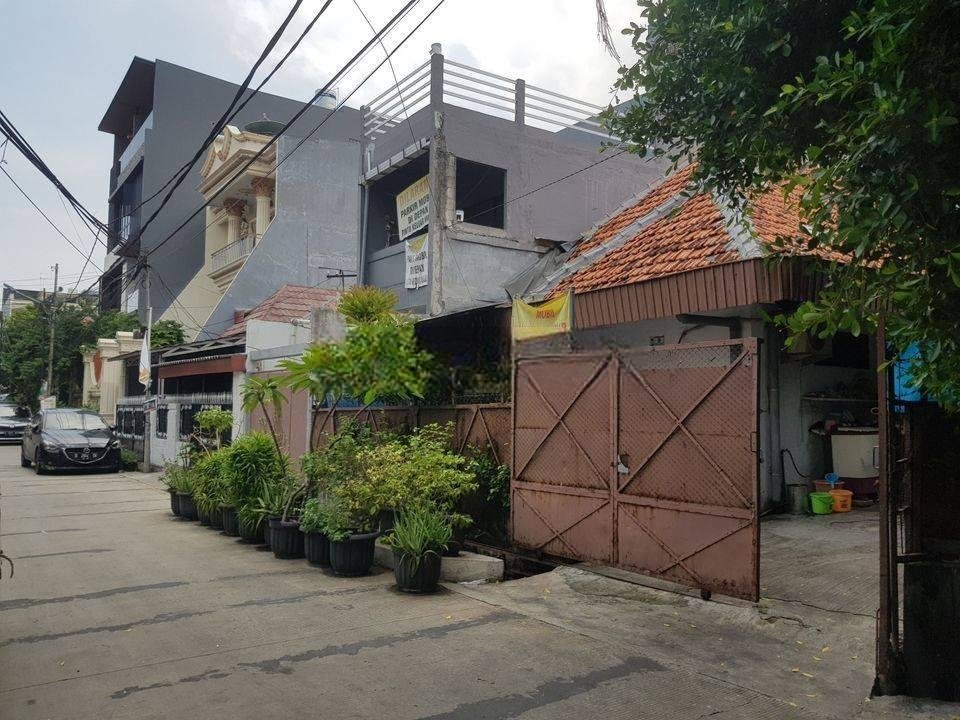 Rumah Hoek Hitung Tanah di Taman Sari Cocok Usaha atau Rumah