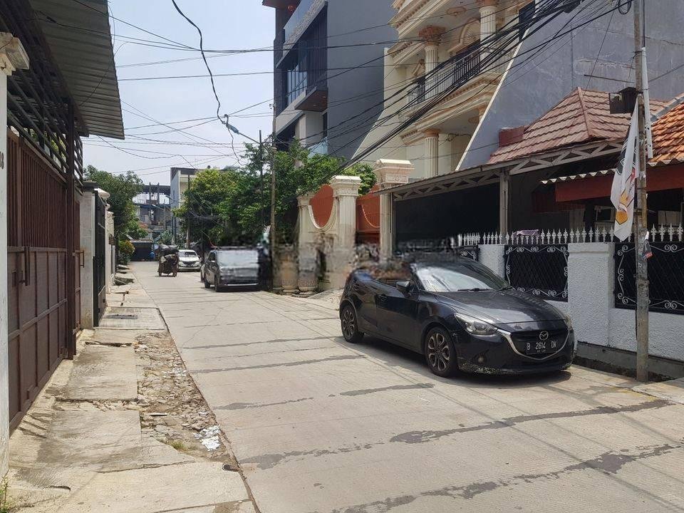 Rumah Hoek Hitung Tanah di Taman Sari Cocok Usaha atau Rumah