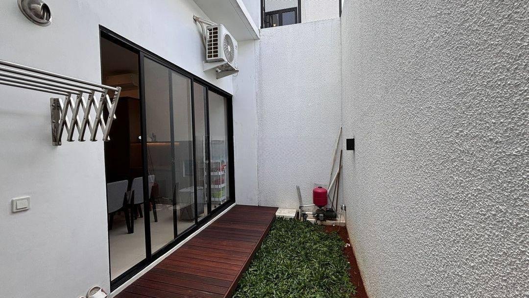 Disewakan Rumah Baru dengan FURNISH BAGUS