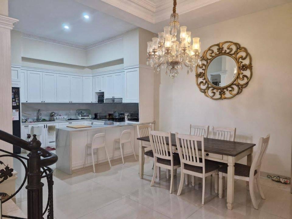 Rumah Cantik akses Tol strategis di Jakarta Barat