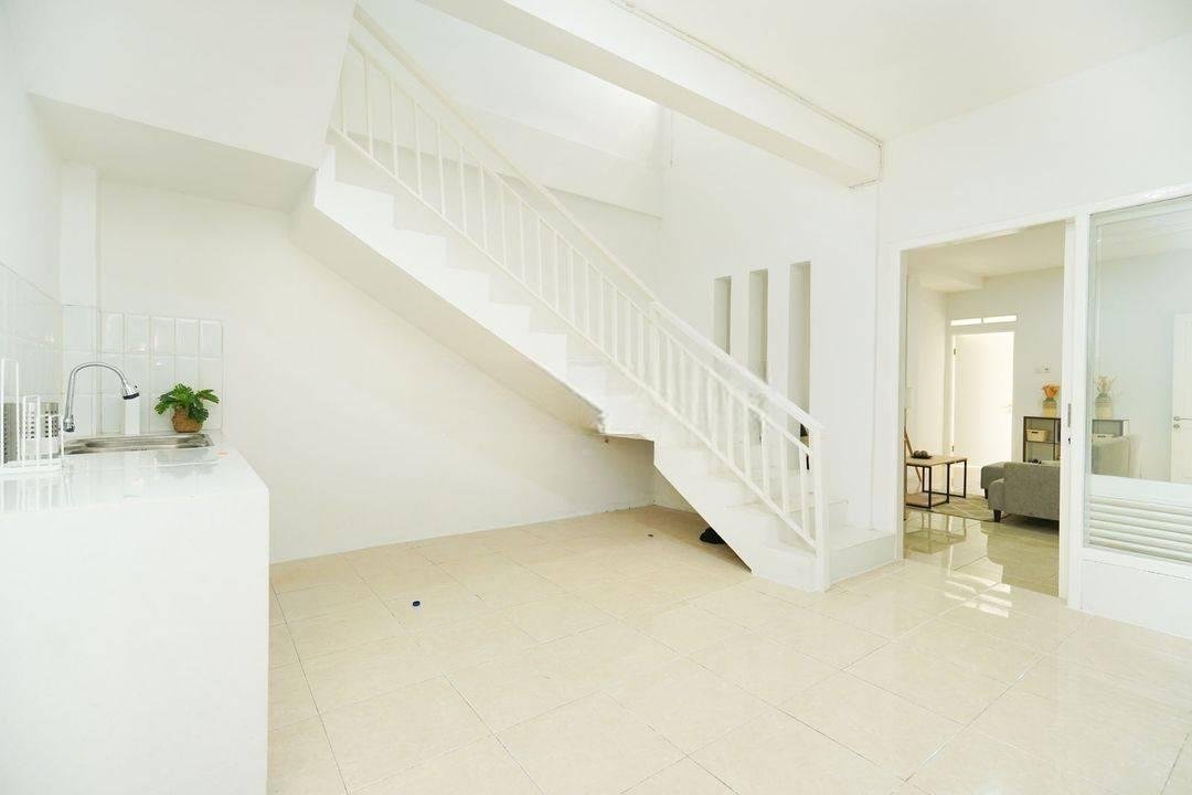 Rumah Mewah 2 Lt di Graha Raya 8 Menit Ke Tol Parigi Full Furnished J15976