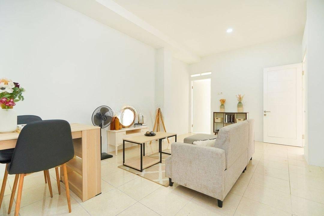 Rumah Mewah 2 Lt di Graha Raya 8 Menit Ke Tol Parigi Full Furnished J15976