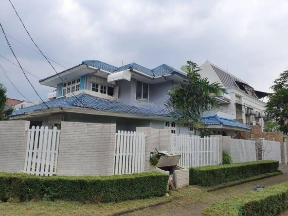 Rumah Cantik di Lebak Bulus Jakarta Selatan 2 Lantai SHM Bagus Hook
