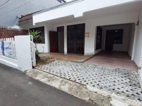 Rumah lama siap huni 2 lantai sdh renovasi 4 Rumah lama siap huni 2 lantai sdh renovasi Rumah lama siap huni 2 lantai sdh renovasi