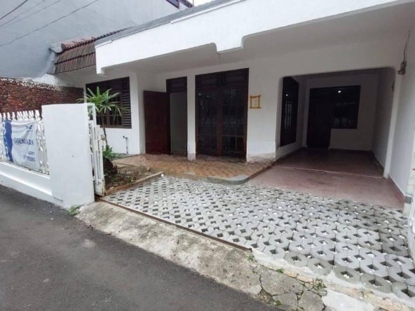 Rumah lama siap huni 2 lantai sdh renovasi