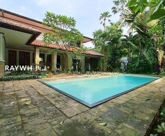 Rumah 2 Lantai Dengan Kolam Renang Dalam Cluster Lebak Bulus