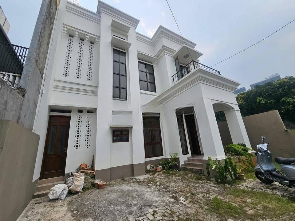 Rumah Ala American classic Harga Terbaik Dalam Komplek Lebak Bulus Dekat Stasiun mrT
