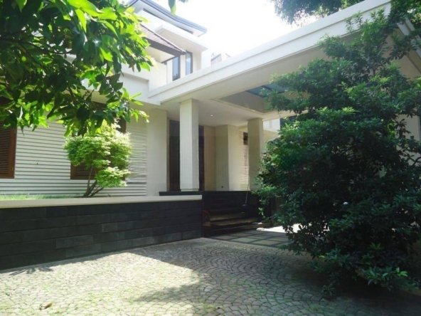 Rumah di Pondok Indah Dengan Swimming Pool