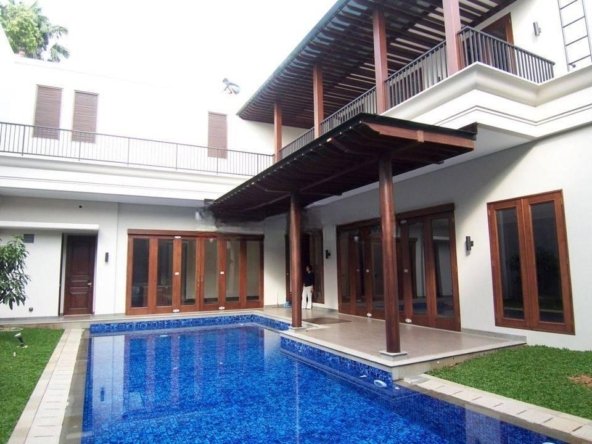 Rumah mewah dekat JIS