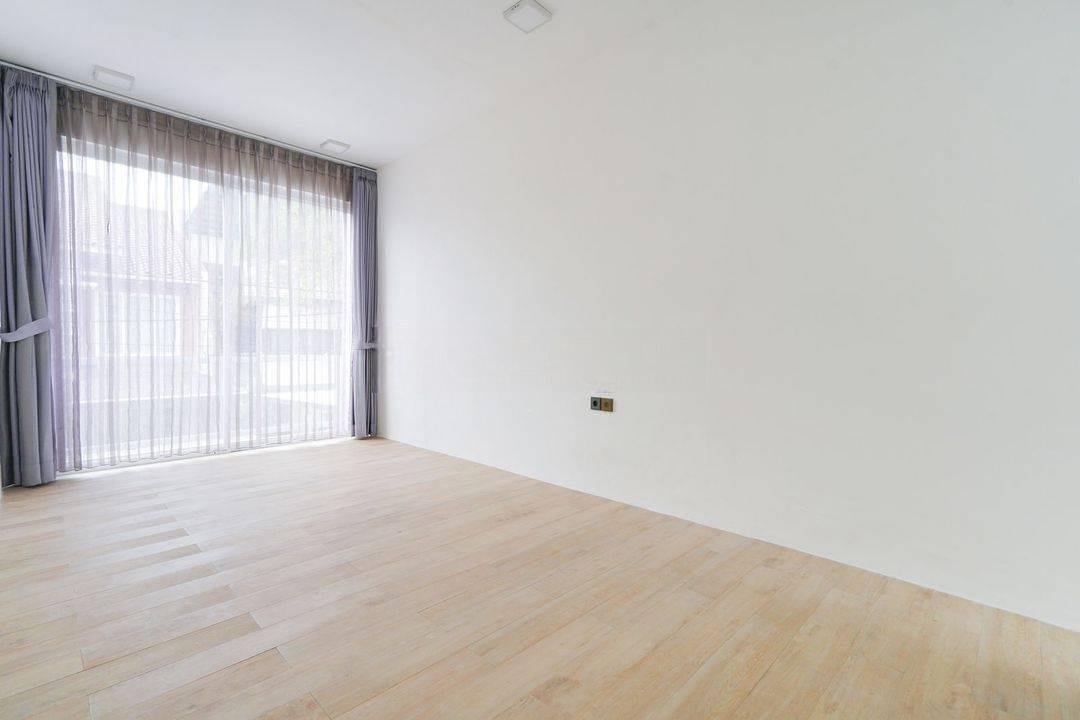 Rumah Modern Semi Furnished di Tangsel Dekat Sekolah Dan Mall Gratis Renov J14473