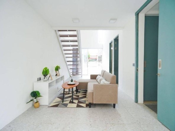 Rumah Modern Semi Furnished di Tangsel Dekat Sekolah Dan Mall Gratis Renov J14473