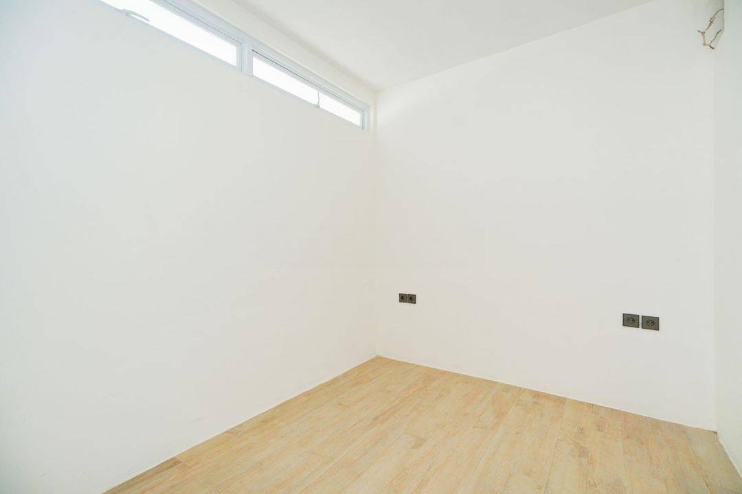 Rumah Modern Semi Furnished di Tangsel Dekat Sekolah Dan Mall Gratis Renov J14473