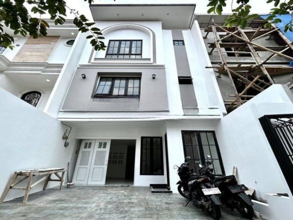 TEBET - American Classic, Siap Huni 3.5 Lantai 24 TEBET - American Classic, Siap Huni 3.5 Lantai TEBET - American Classic