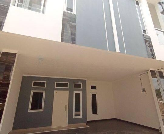 Di Pisangan Rumah 2 lantai dekat Toll Jatinegara SHM