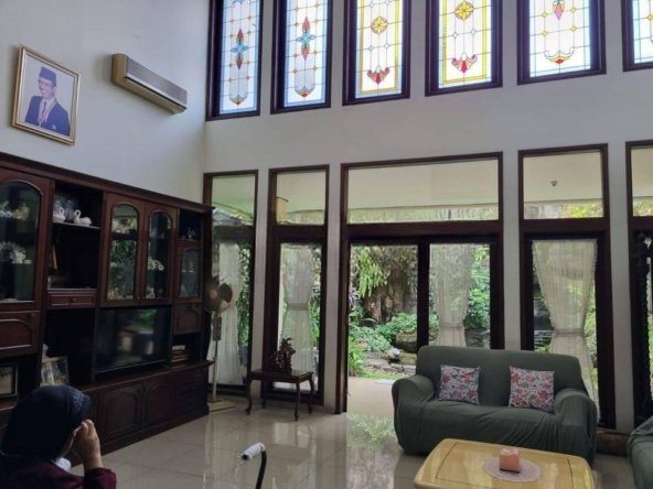 Dijual Cepat Rumah Lux Cocok Untuk Usaha Jalan 3 Mobil di Taman Gandaria Kebayoran