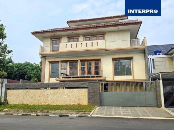 Rumah Mewah di Taman Villa Meruya Siap Huni Luas 374m2