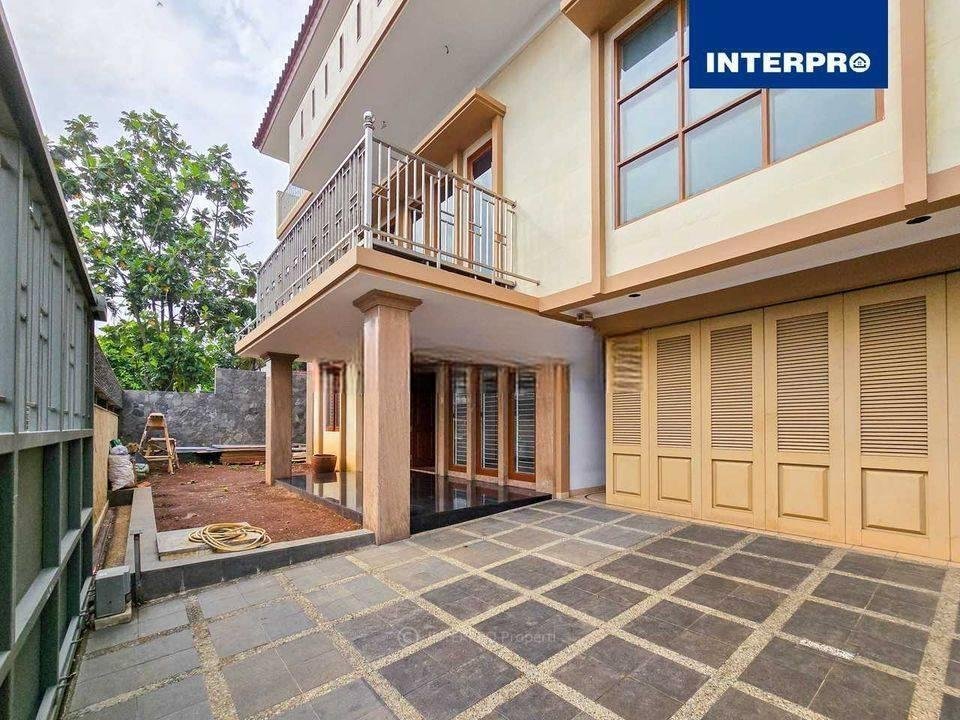 Rumah Mewah di Taman Villa Meruya Siap Huni Luas 374m2