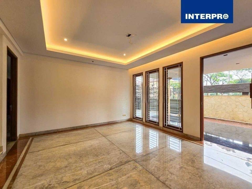 Rumah Mewah di Taman Villa Meruya Siap Huni Luas 374m2