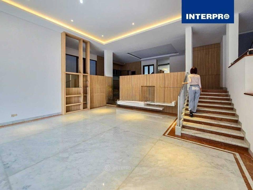 Rumah Mewah di Taman Villa Meruya Siap Huni Luas 374m2