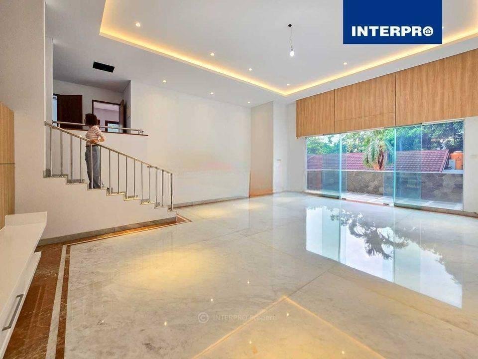 Rumah Mewah di Taman Villa Meruya Siap Huni Luas 374m2