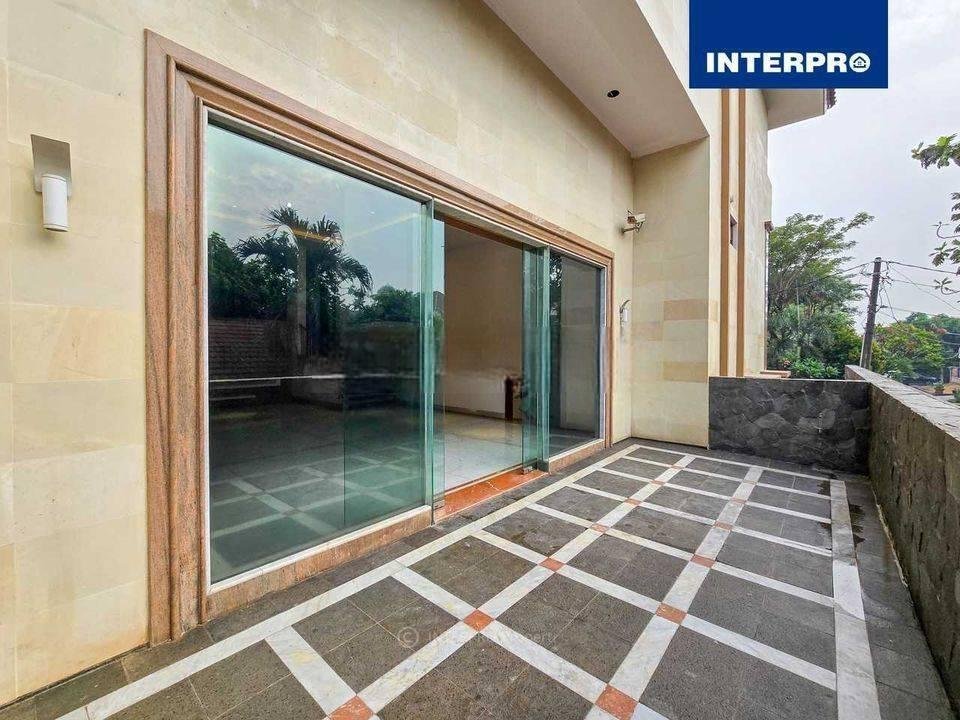 Rumah Mewah di Taman Villa Meruya Siap Huni Luas 374m2