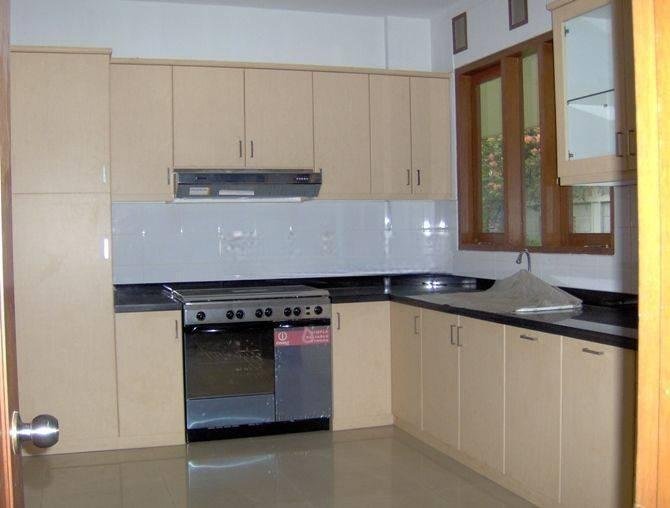 Di Sewa Rumah Mewah Simprug Dekat Senayan City