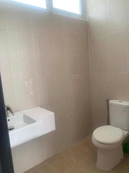 Disewakan rumah baru 2 lantai citra garden 8 harga paling murah