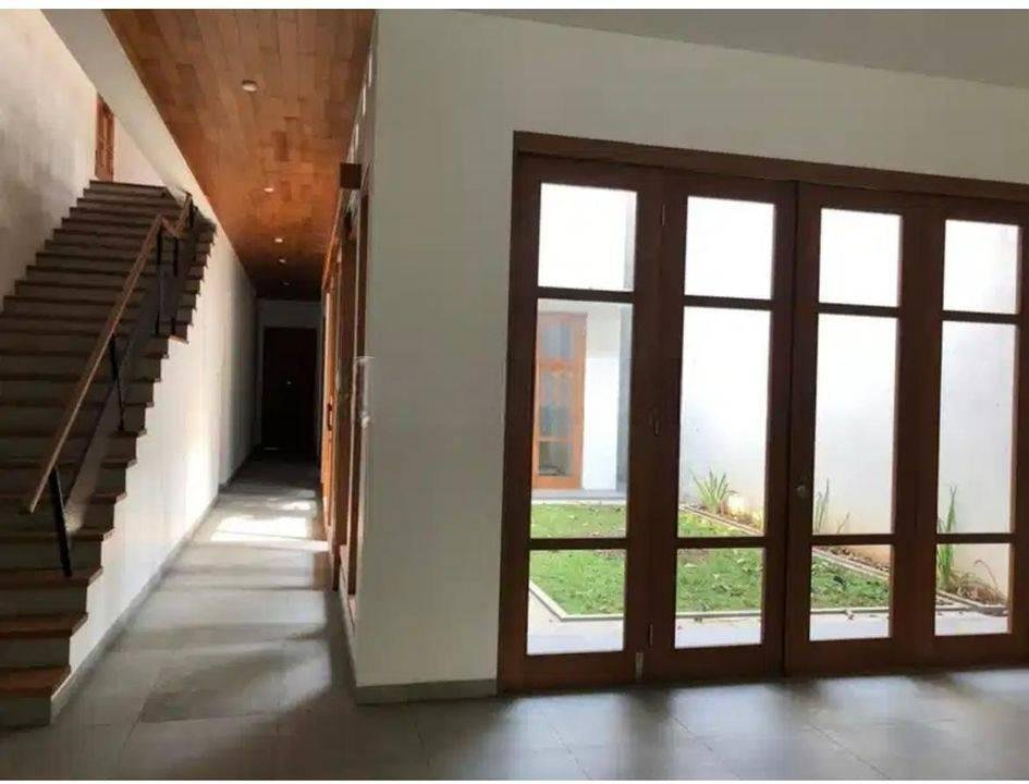 Rumah 2 Lantai di Jatinegara Rumah 2 Lantai di Jatinegara