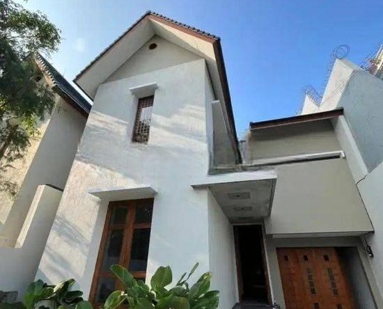 Rumah 2 Lantai di Jatinegara