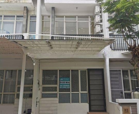 Layar Permai 2 Lantai Rapih & Semi Furnish