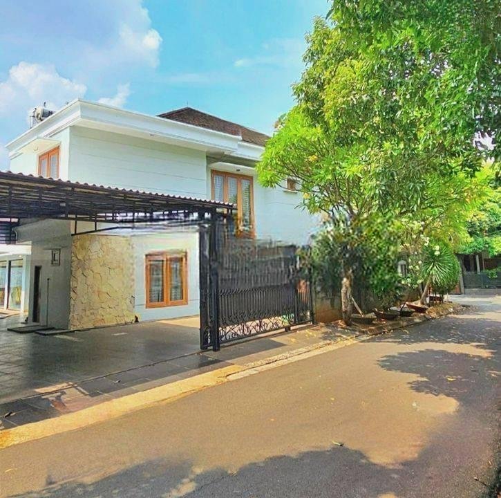 Turun Harga Dekat Njop Rumah Depan Taman di Pondok Indah