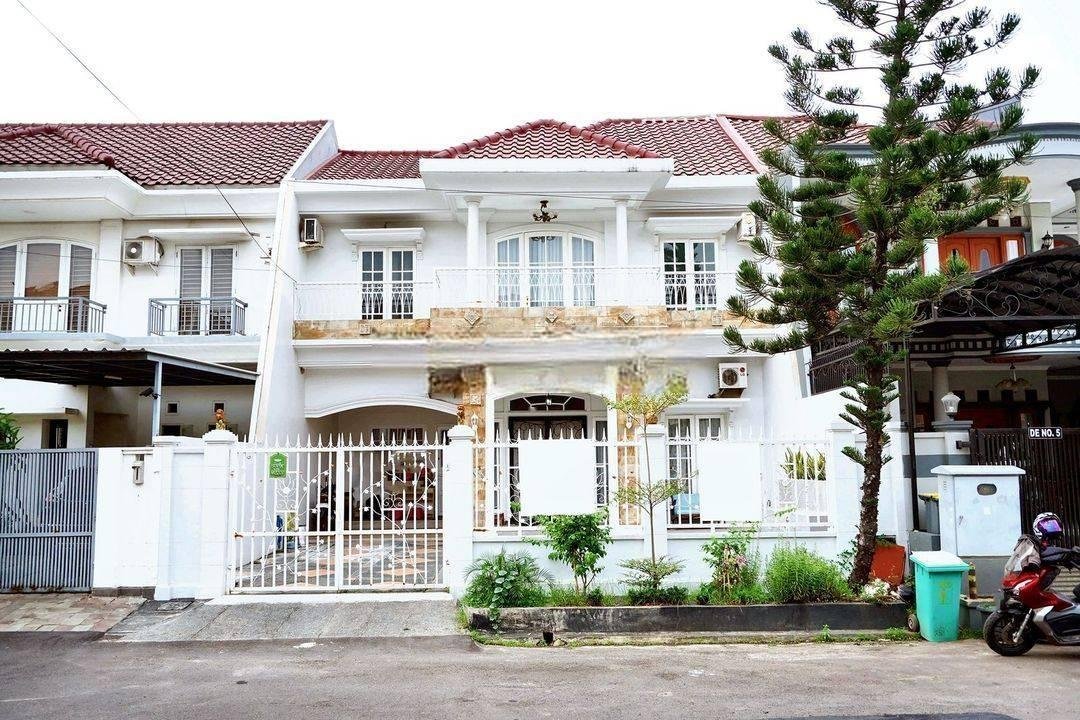 Hunian Mewah LT 200 Carport Luas 15 menit ke Mall Grand Cakung Bisa Nego J20656