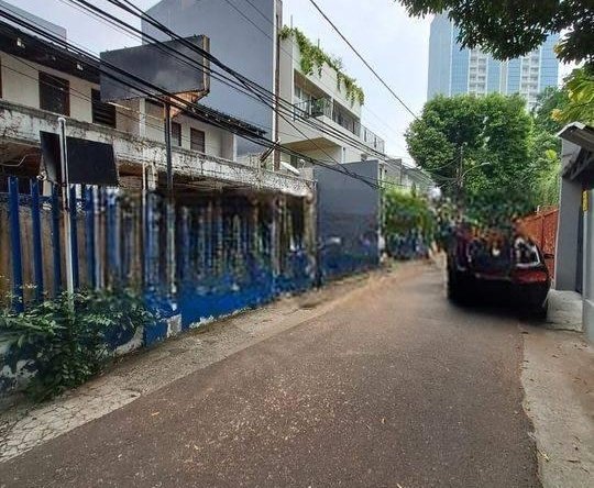 Rumah Lama Butuh Renovasi Area Kebayoran Baru Lokasi Strategis