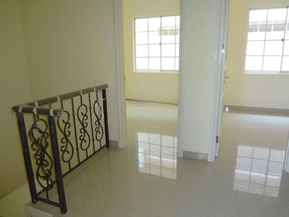 Rumah 2 Lantai Timur Laut cluster europe rapi siap huni