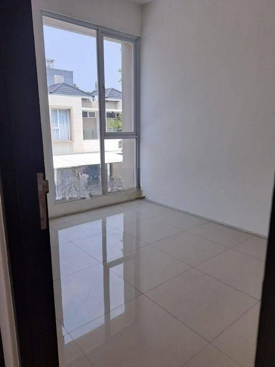 Disewakan rumah baru 2 lantai citra garden 8 harga paling murah