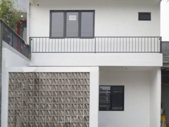 Dijual Cepat Rumah Minimalis Renovasi Total 2 LT di Bintaro
